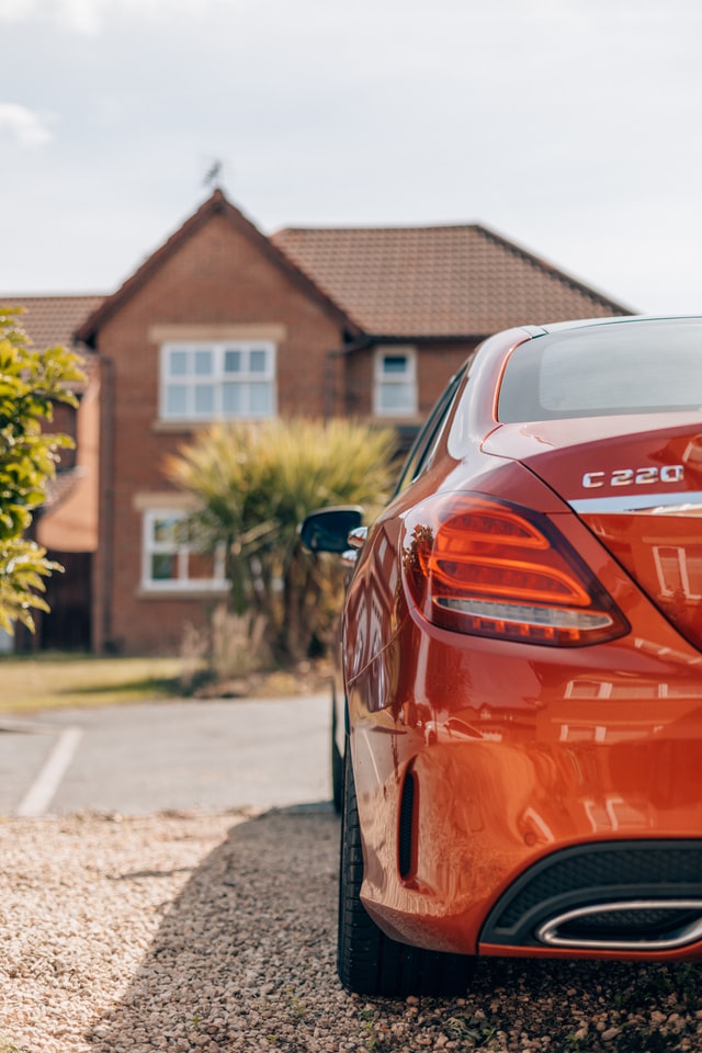 car parked in Glasgow resin driveway
